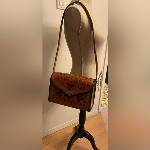 Stunning Vintage Tooled Leather Hand Bag Purse Squirrel Acorns - Picture 9 of 10